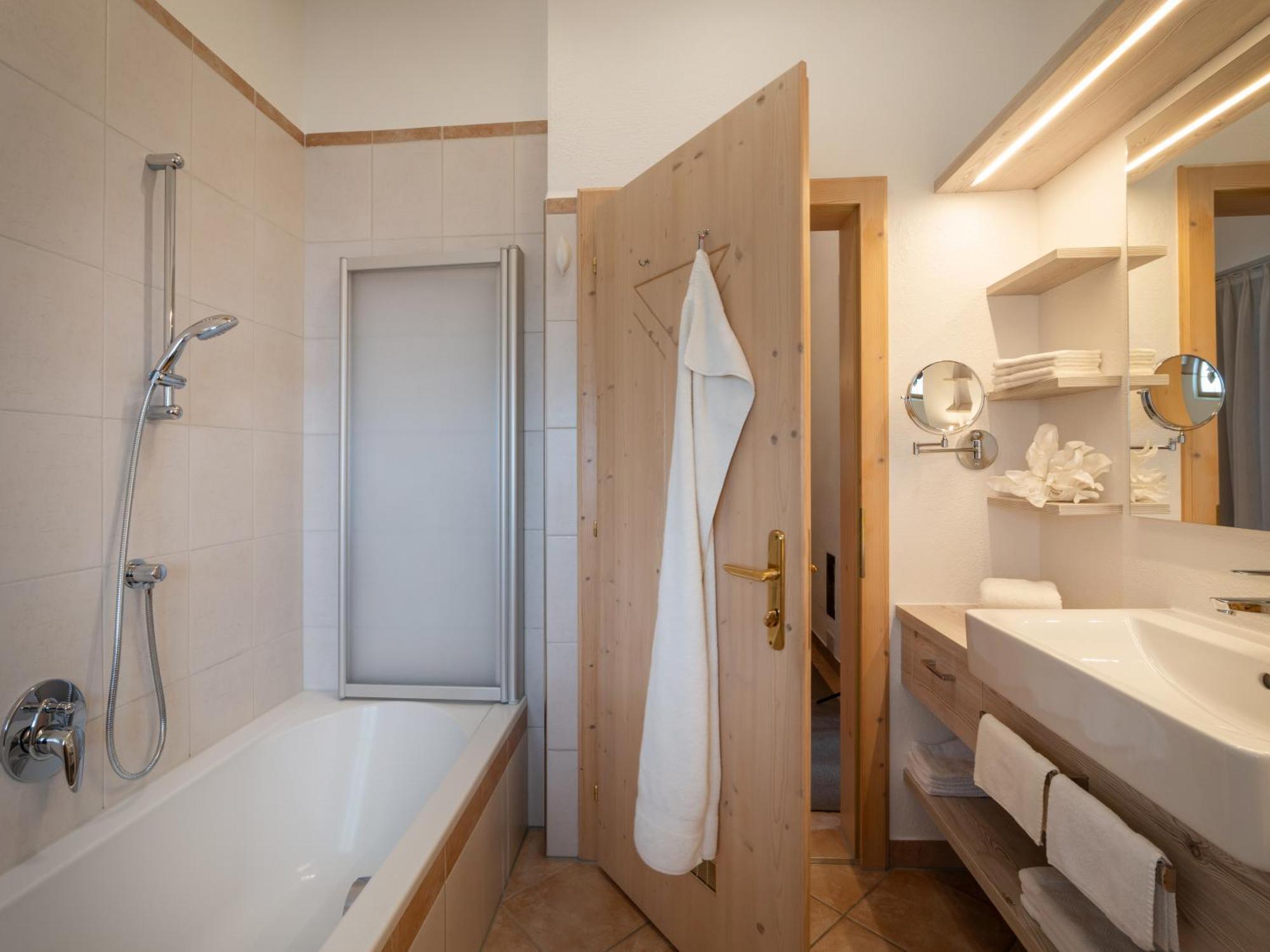 Landhaus Manzl ฮอพฟ์การ์เทน อิม บริกเซนทัล ภายนอก รูปภาพ